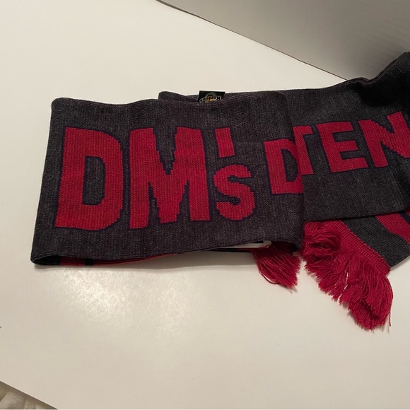 Dr. Martens scarf acrylic charcoal jacquard red - Picture 5 of 5